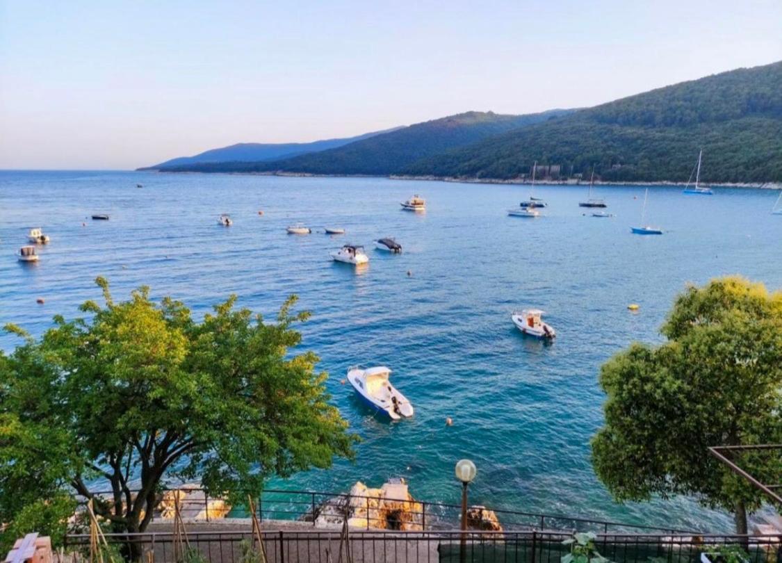Seafront 2-Bedroom Apartment Nika - Rabac Extérieur photo