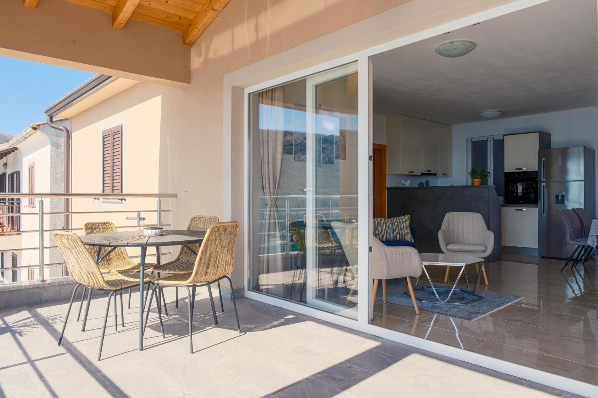 Seafront 2-Bedroom Apartment Nika - Rabac Extérieur photo